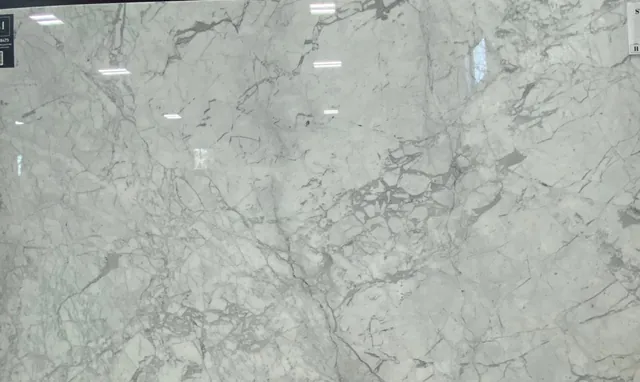Statuarieto slab